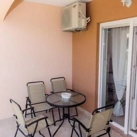 Ljuba Apartament *