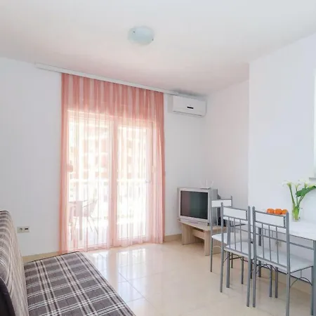 Ljuba Apartament *