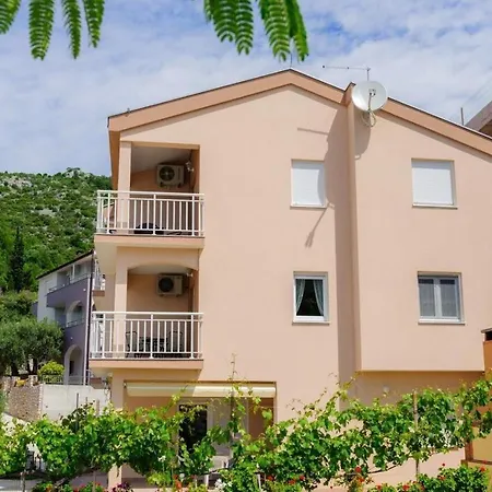 Apartmán Ljuba *